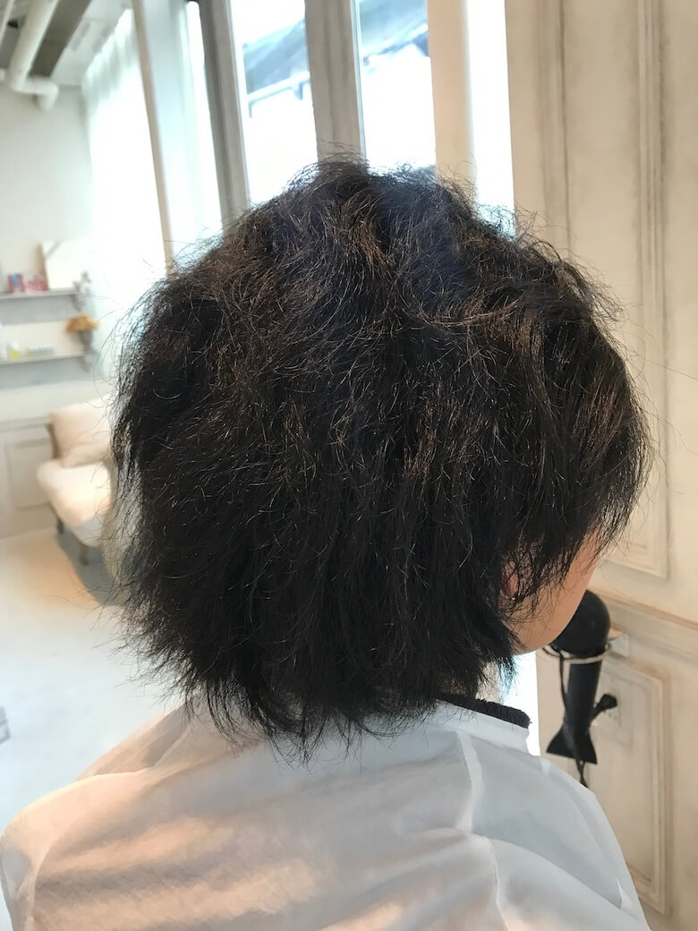 強いくせ毛を活かして メンズライクで可愛いショートヘアにカット 19 くせ毛hack